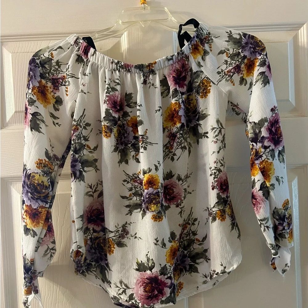 One clothing Los Angeles flowered blouse size L